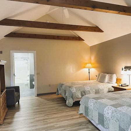 Spruce Lane Lodge And Cottages Smoketown  Экстерьер фото