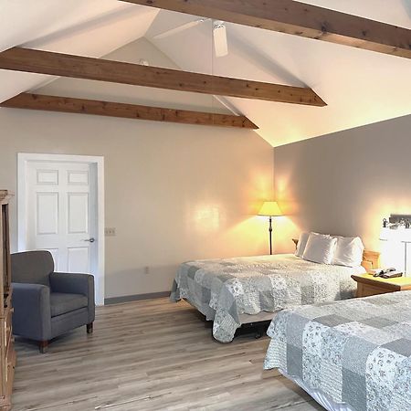 Spruce Lane Lodge And Cottages Smoketown  Экстерьер фото